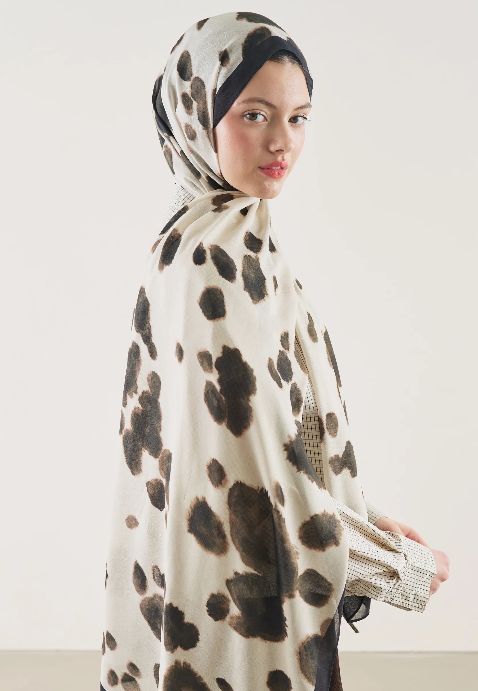 FRESH SCARFS | Cow Print Patterned Scarf
