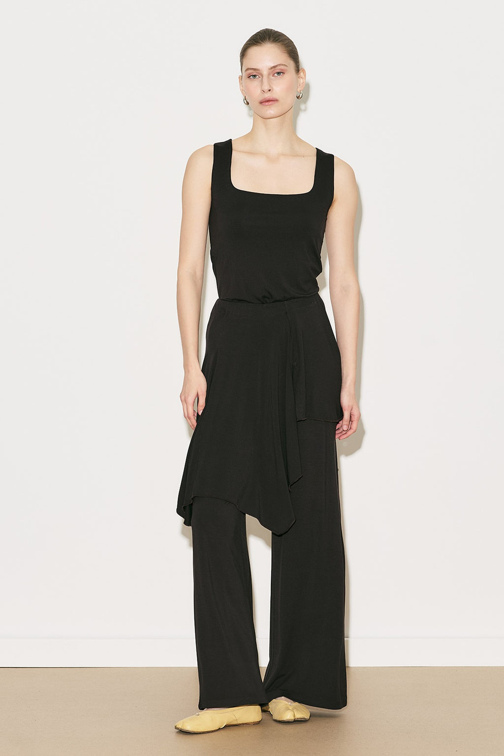 MANUKA | Easy Sleeveless Square-Neck Blouse