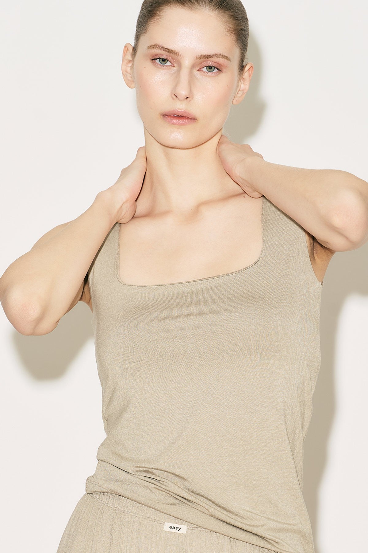 MANUKA | Easy Sleeveless Square-Neck Blouse