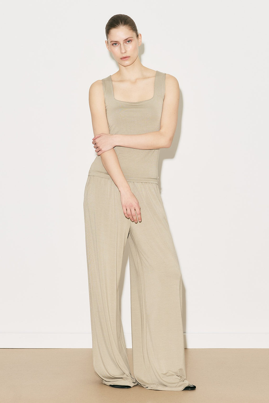 MANUKA | Easy Sleeveless Square-Neck Blouse