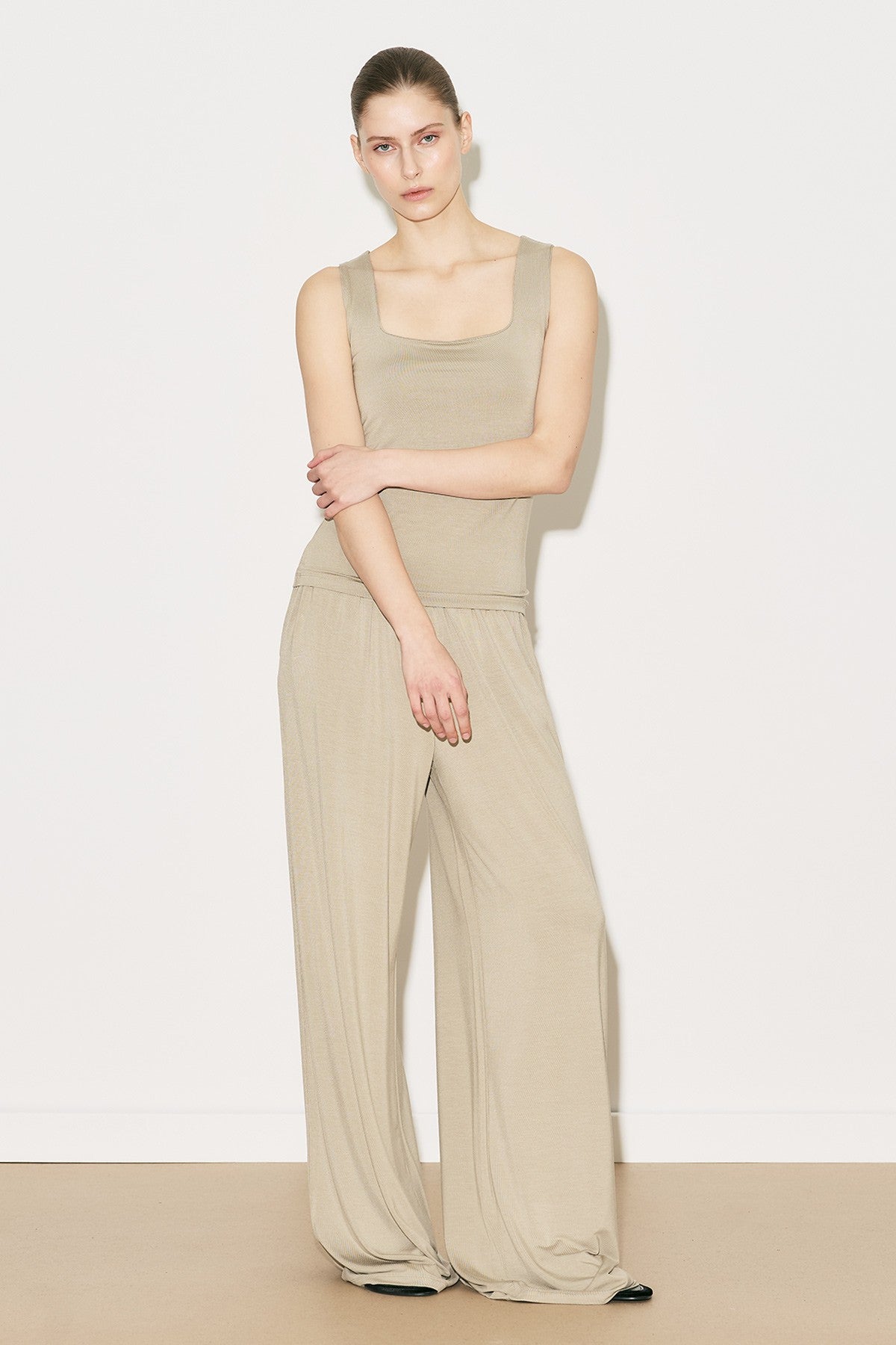 MANUKA | Easy Sleeveless Square-Neck Blouse