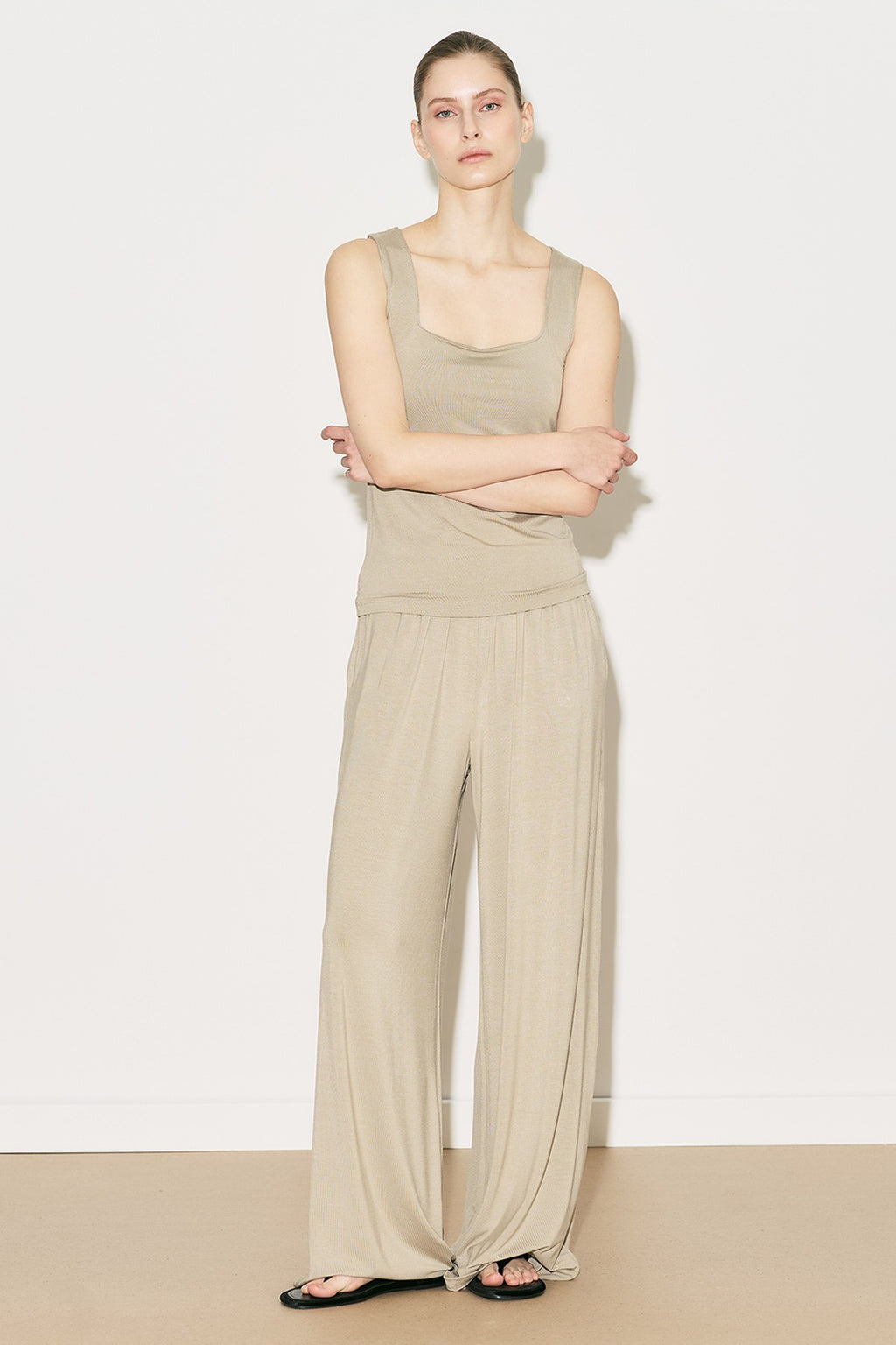 MANUKA | Easy Sleeveless Square-Neck Blouse