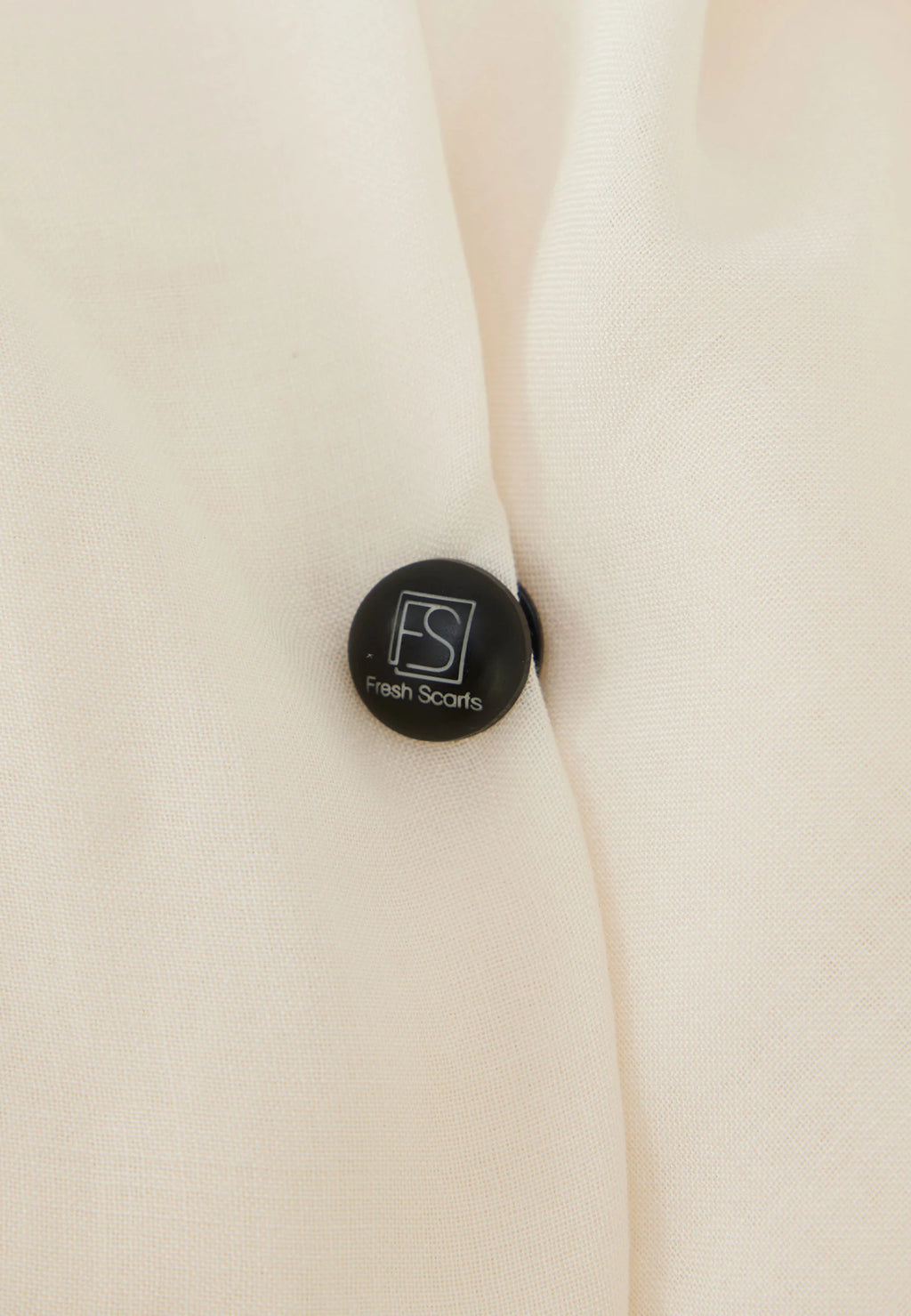 FRESH SCARFS | Magnet With Logo