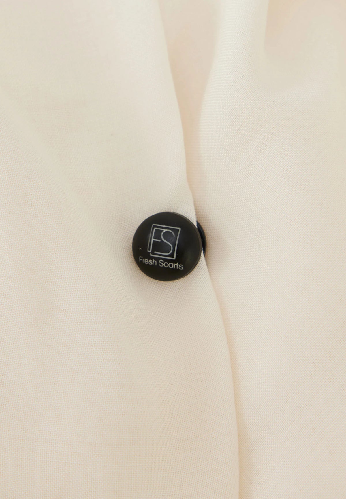 FRESH SCARFS | Magnet With Logo