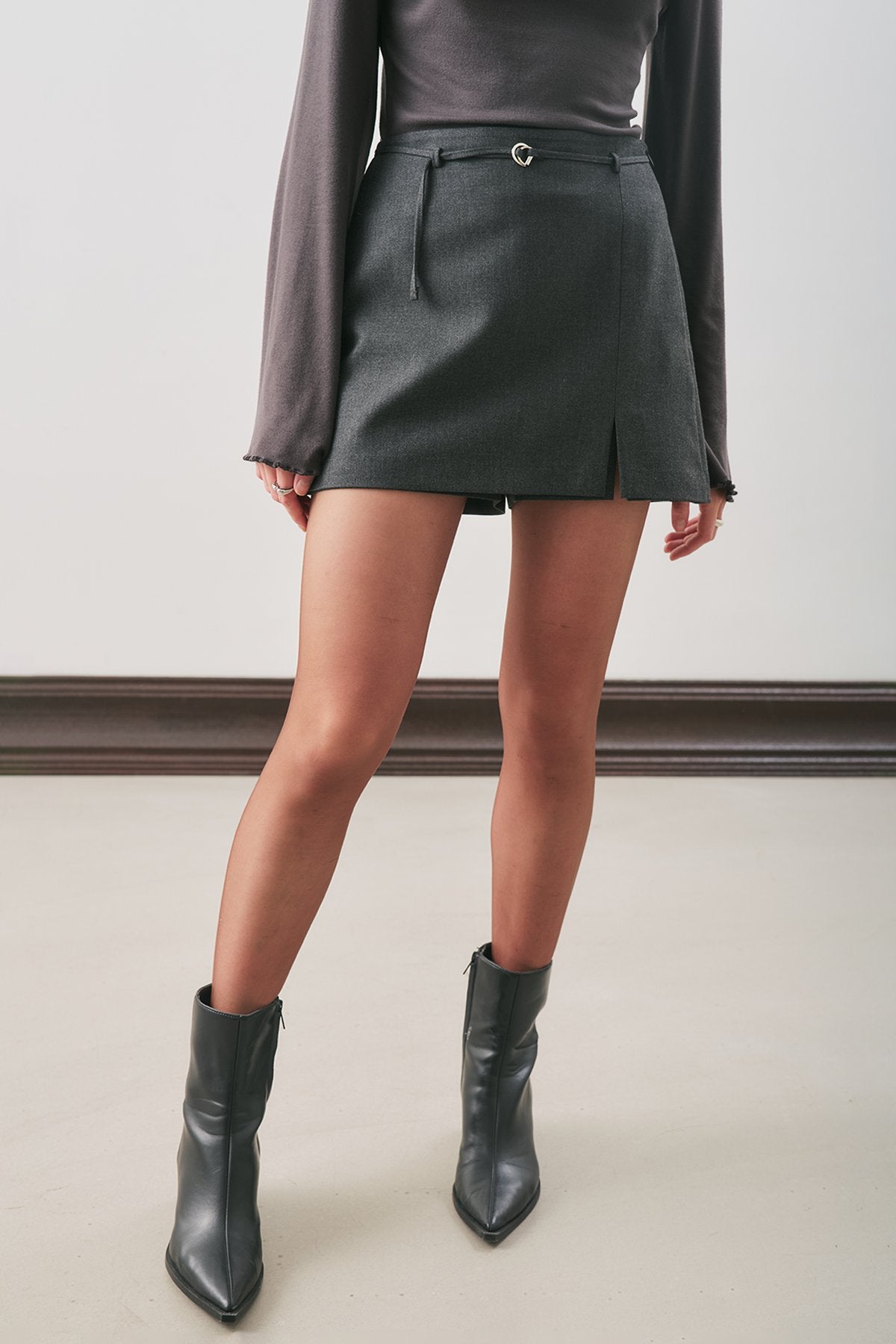 MANUKA | Belt-Detail Mini Skirt