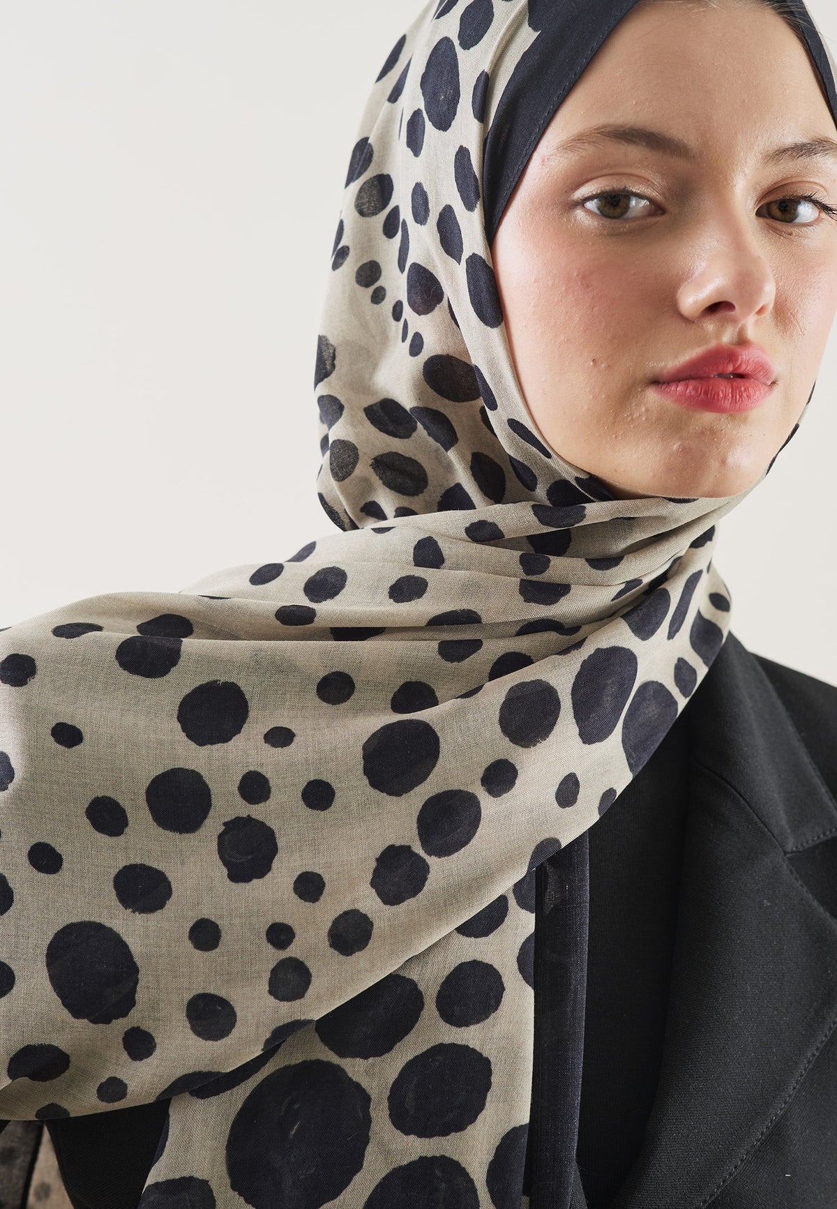FRESH SCARFS | Polka Dots Patterned Scarf