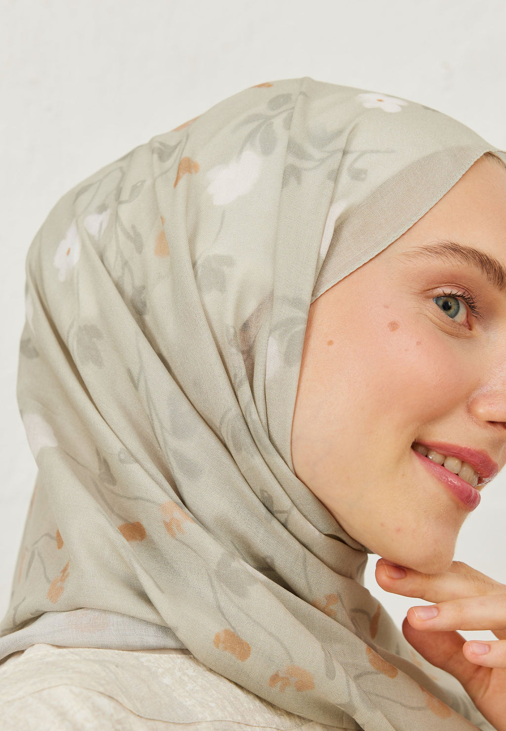 FRESH SCARFS | Soft Flowers Patterned Scarf